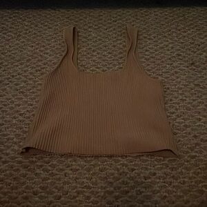 Casual tank top that’s cropped